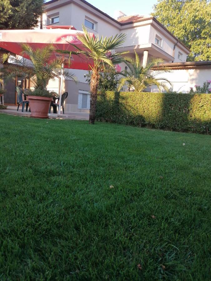 Villa Ros Guest House Svilengrad Buitenkant foto
